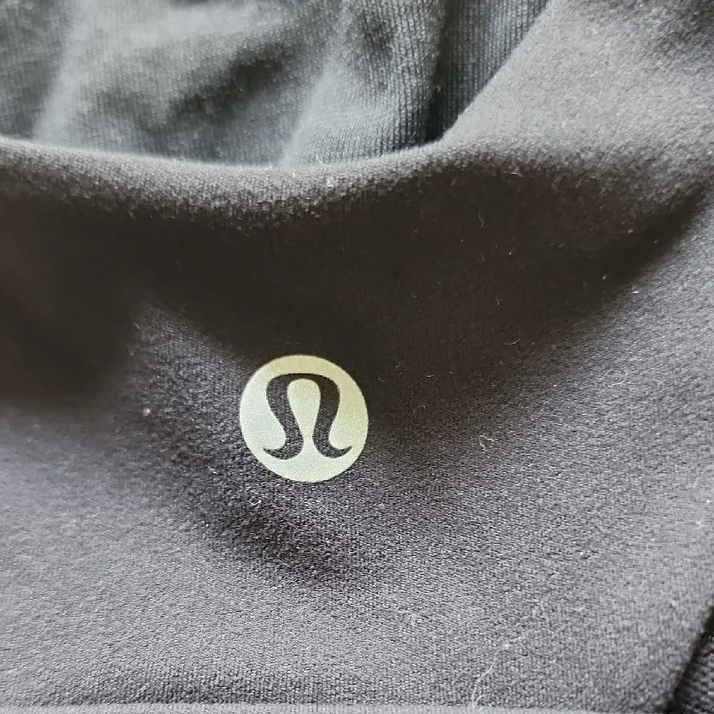 Lululemon Always Aligned Bra in Black EUC - Picture 4 of 4